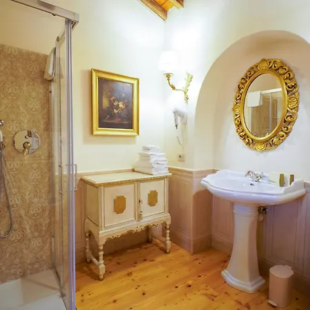 Hotel Dorigny Dimora Storica Con Affreschi E Giardino 3*