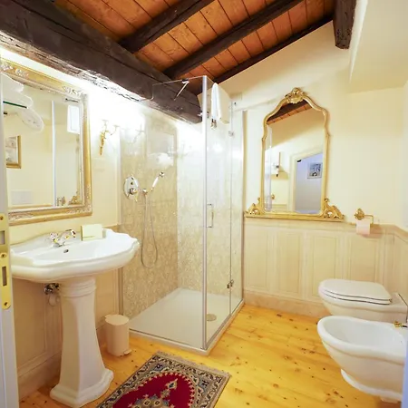 Hotel Dorigny Dimora Storica Con Affreschi E Giardino 3*